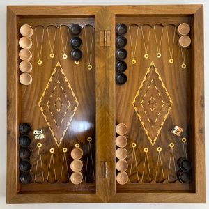 تخته نرد و شطرنج چوب گردو لاک الکل طرح لوزی مقطع